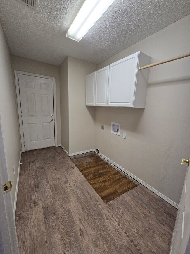 Building Photo - 3108 109th St