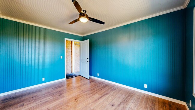 Building Photo - Country Charm Meets Vineyard Views! Two Be...