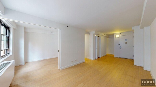 Primary Photo - 222 E 39th St