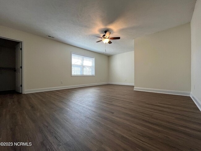 Building Photo - 117 Lightwater Dr