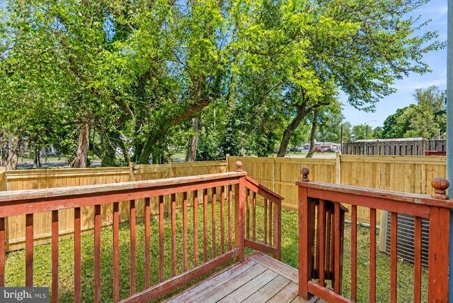 Building Photo - 108 Middle Point Ct