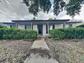 Building Photo - 3 BR/2BA | Renovated Single Family Home | Gated backyard