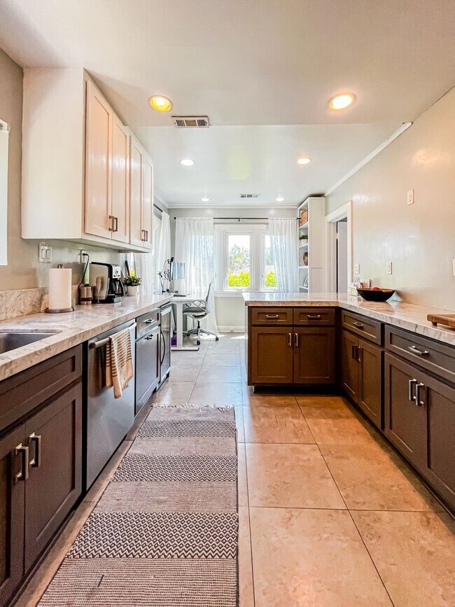 Building Photo - Unfurnished Light Filled Modern Spanish Home in Hollywood Hills