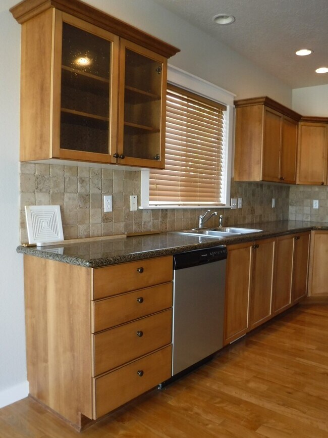 Building Photo - Beautiful 3 bed 2.5 bath home in the Cobblefield Crossing Subdivision in Meridian.