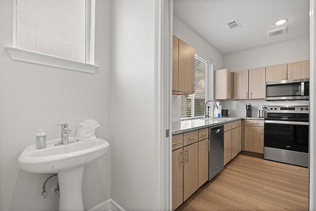 Building Photo - 1201 W Whitestone Blvd