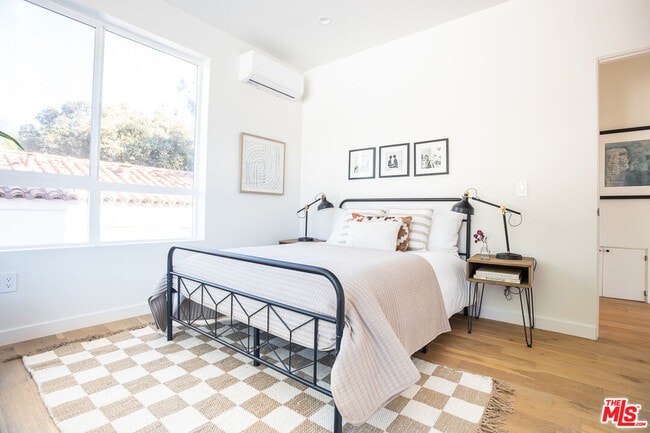 Building Photo - 2210-2214 Echo Park Ave