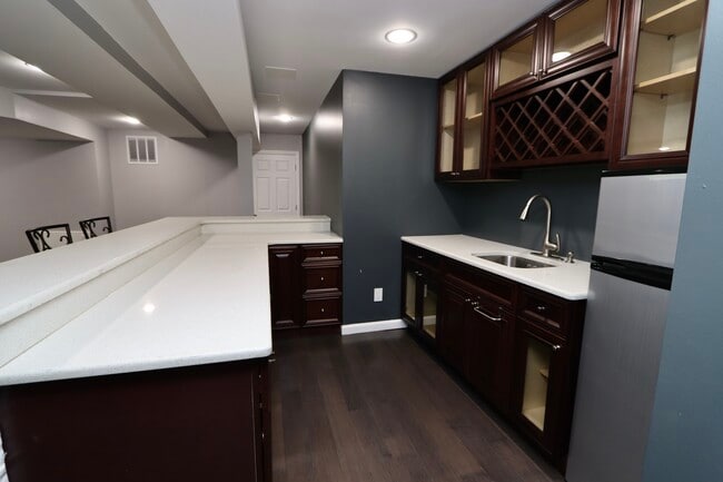 Building Photo - 2969 Columbia Dr