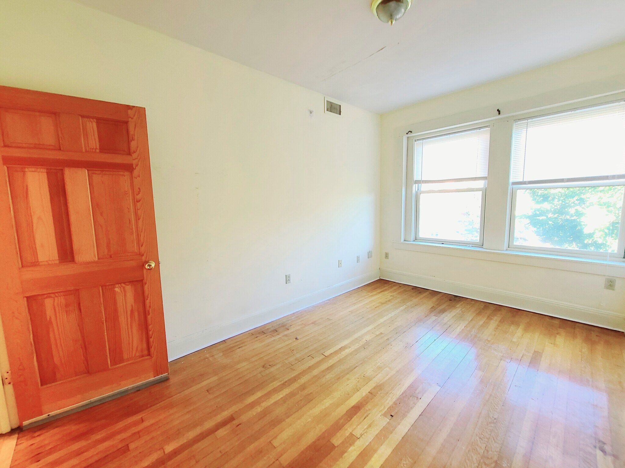 Building Photo - 1402 Beacon St