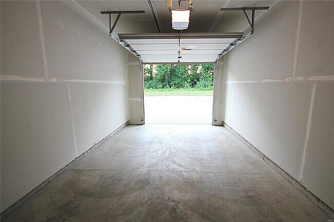 Building Photo - 38 Stonewall Creek Ct