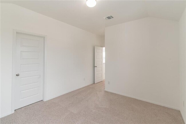 Building Photo - 233 Trailside Ln