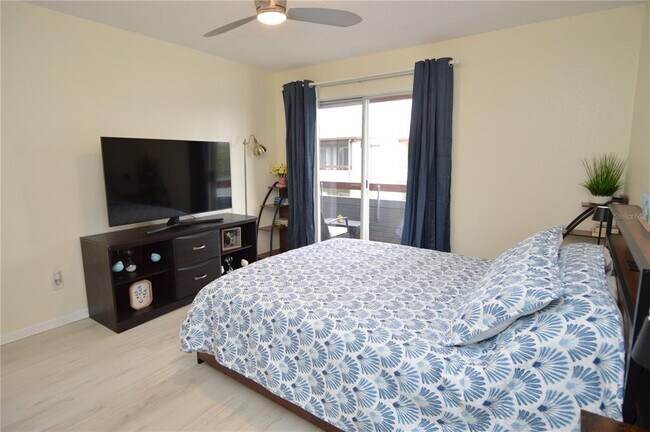 Building Photo - 10263 Gandy Blvd N