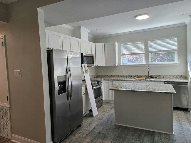 Building Photo - 8709 Apricot St