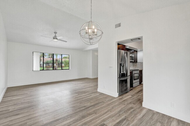 Building Photo - 5127 Woodstone Cir E