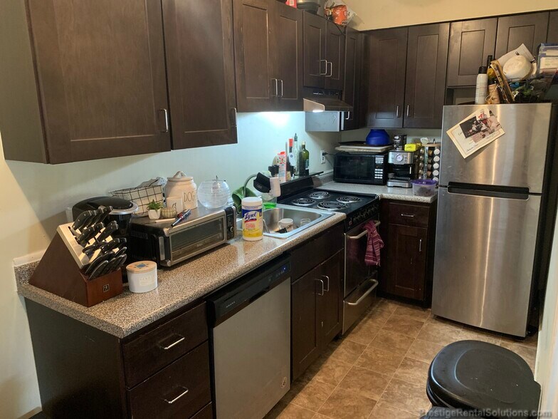 Building Photo - 224 Kelton St