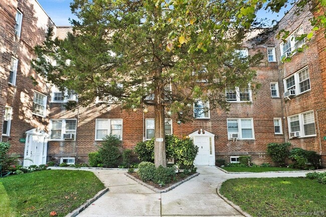 Primary Photo - 1 Ash Pl