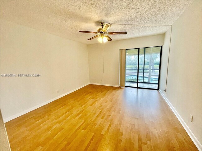 Building Photo - 2320 S Cypress Bend Dr