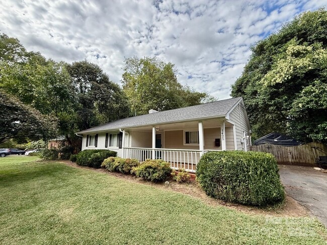 Primary Photo - 1425 Montford Dr
