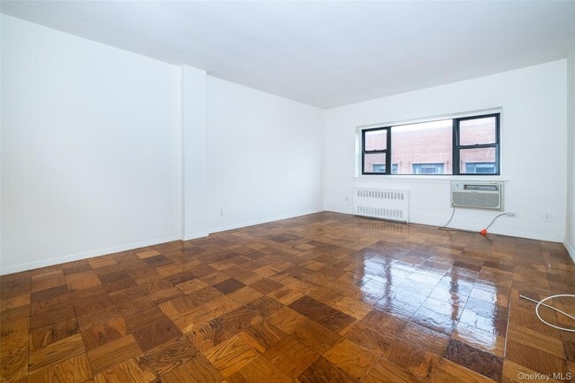 Building Photo - 15 Lake St