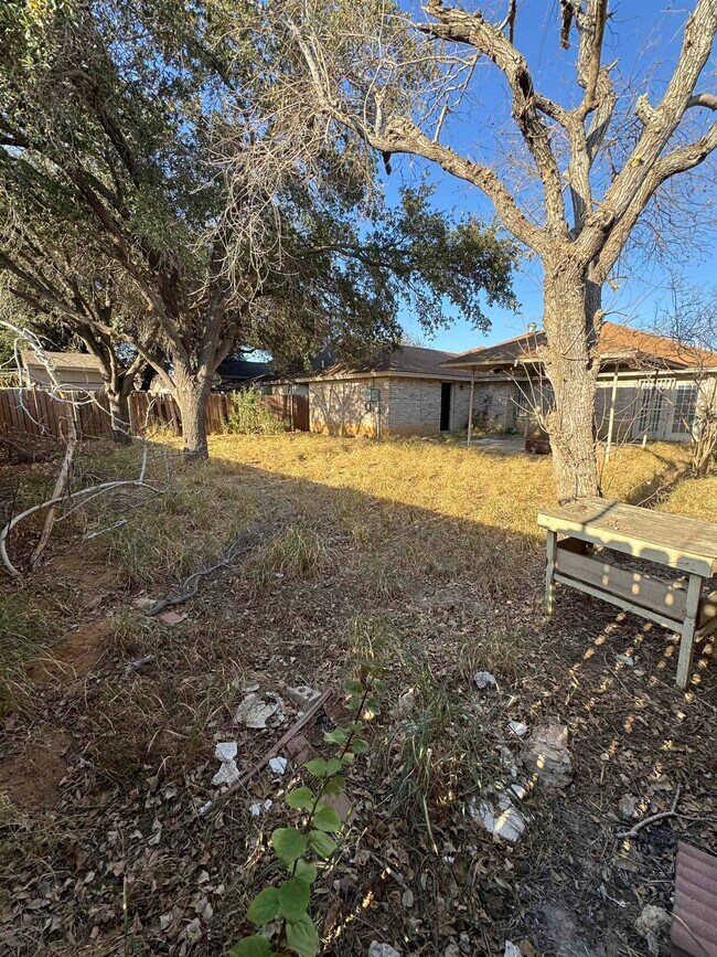 Building Photo - 404 Venado Ct