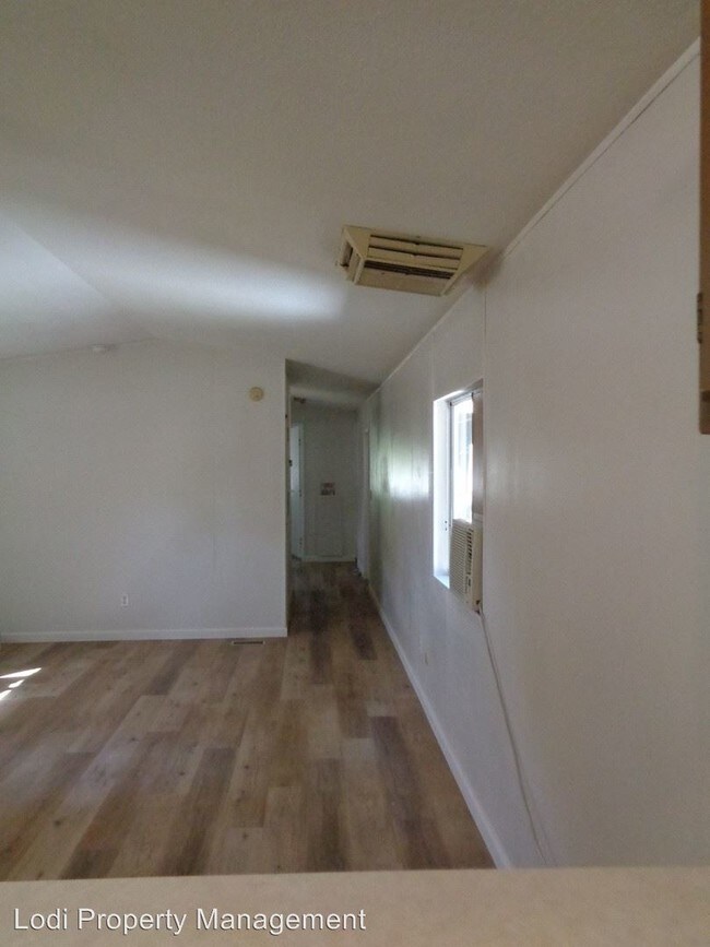 Building Photo - 2 br, 1 bath House - 8441 W Stockton St