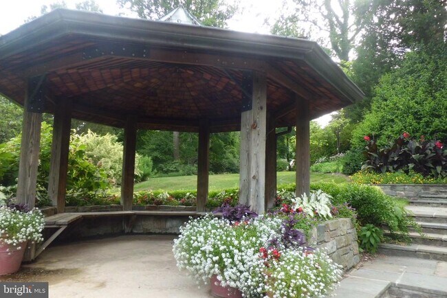 Building Photo - 3808 Delano St