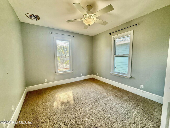 Building Photo - 134 E 6th St