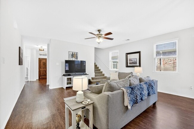 Building Photo - 2209 Barx Dr