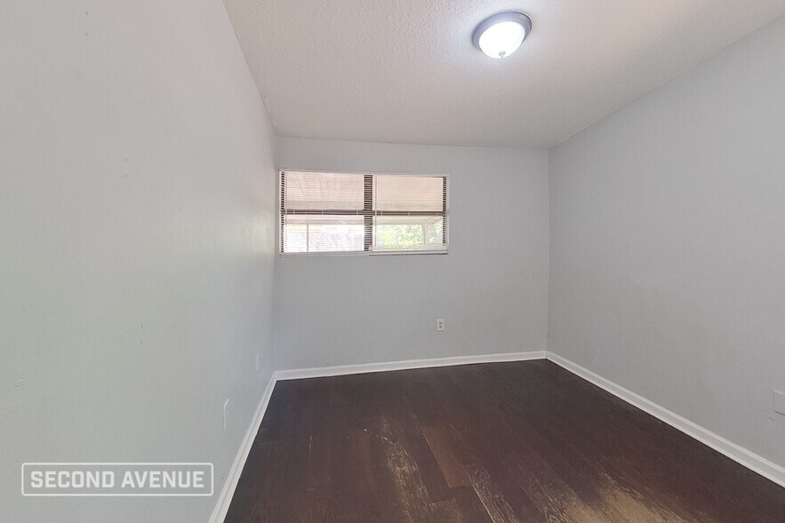 Building Photo - 7029 Fontainebleau Crescent