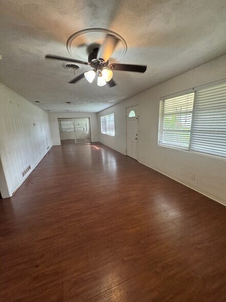 Building Photo - 357 Dubs Dr