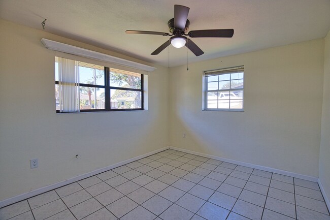 Building Photo - Annual Unfurnished 2-Bedroom 2-Bathroom wi...