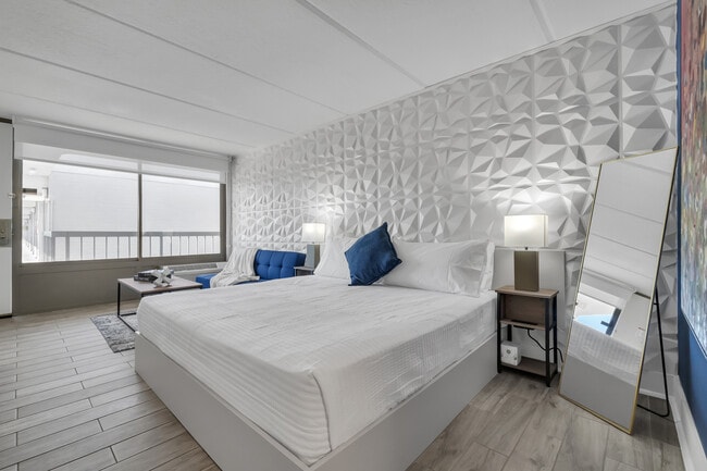 Building Photo - The Irlo