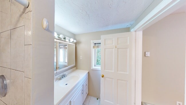 Building Photo - 403 W Fourth St