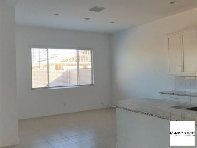 Building Photo - Ready to move in house