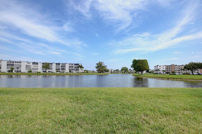 Building Photo - 4028 Newcastle B