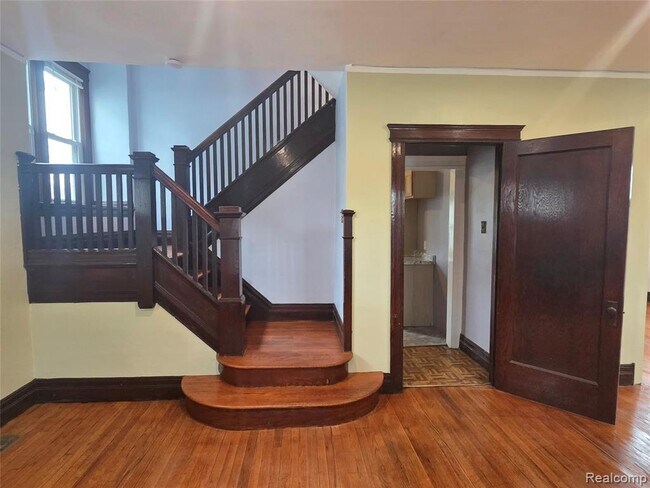 Building Photo - 3254 Hogarth St