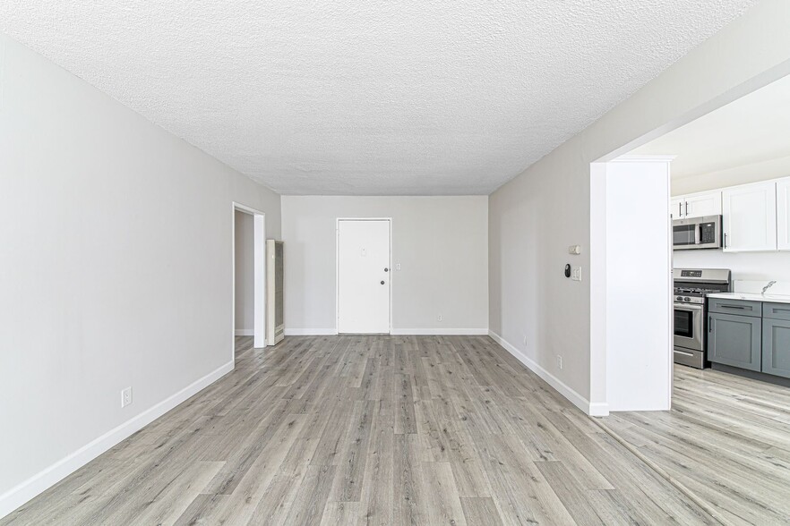 Primary Photo - 125 E Spring St