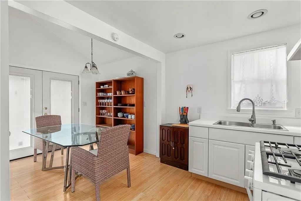 Building Photo - 805 N Leverett Ave