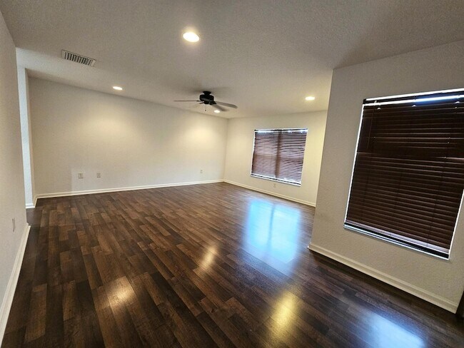 Building Photo - 7533 Topiary Ave