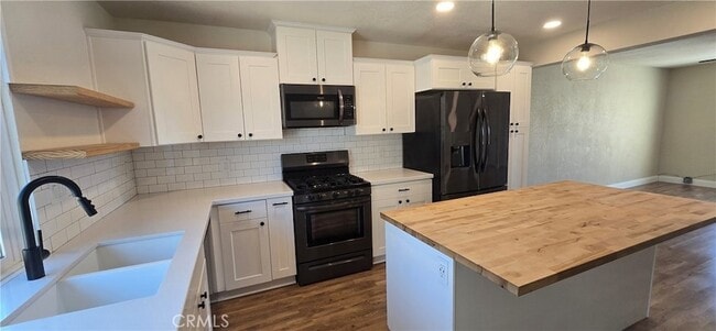 Building Photo - 751 Vía Los Santos