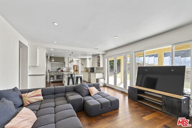 Building Photo - 3804 Vista Linda Dr