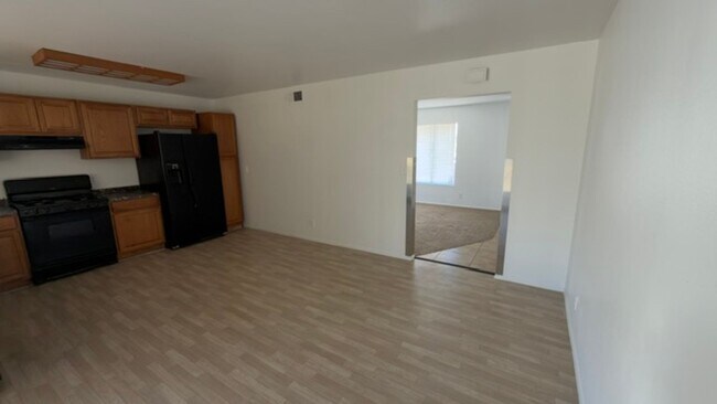Building Photo - 4295 Sunnyview Ct