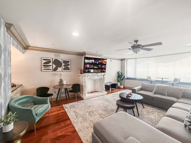 Building Photo - 602 S Front St