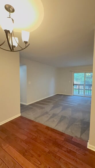 Building Photo - 212 Pinewood Dr
