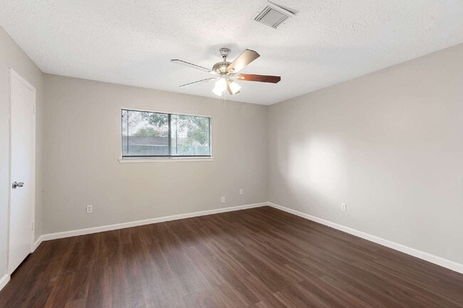 Building Photo - 743 Deercrest St