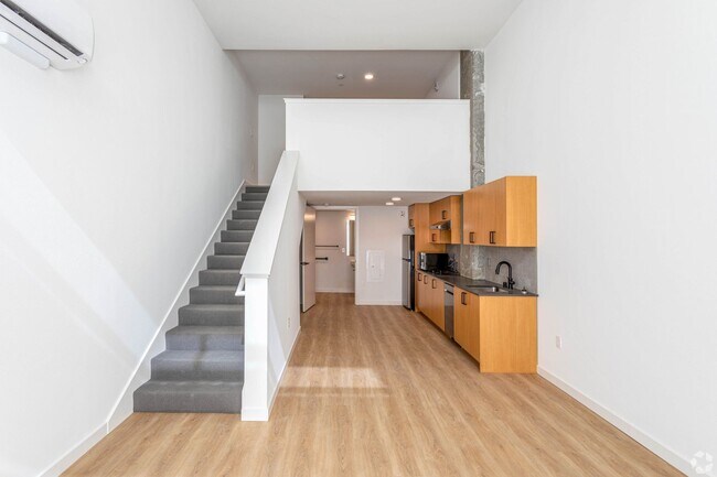 Interior Photo - Alloy