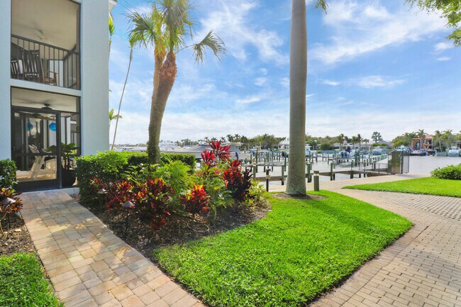 Building Photo - 515 Bay Colony Dr N