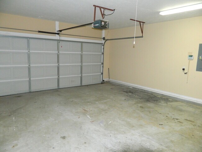 Building Photo - 2052 Magnolia Pkwy