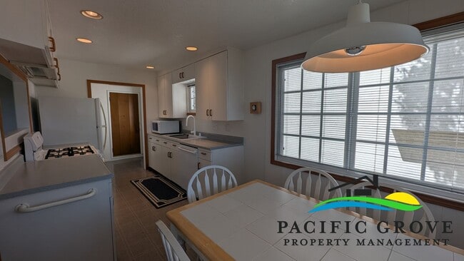 Building Photo - Charming New Monterey Home with Bay Views with all utilities included