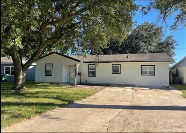 Building Photo - 8745 Kimberly Dr
