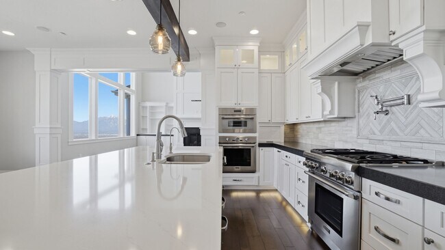 Building Photo - Luxurious Herriman 6 Bed with Indoor Court, Theater & Stunning Views!!!